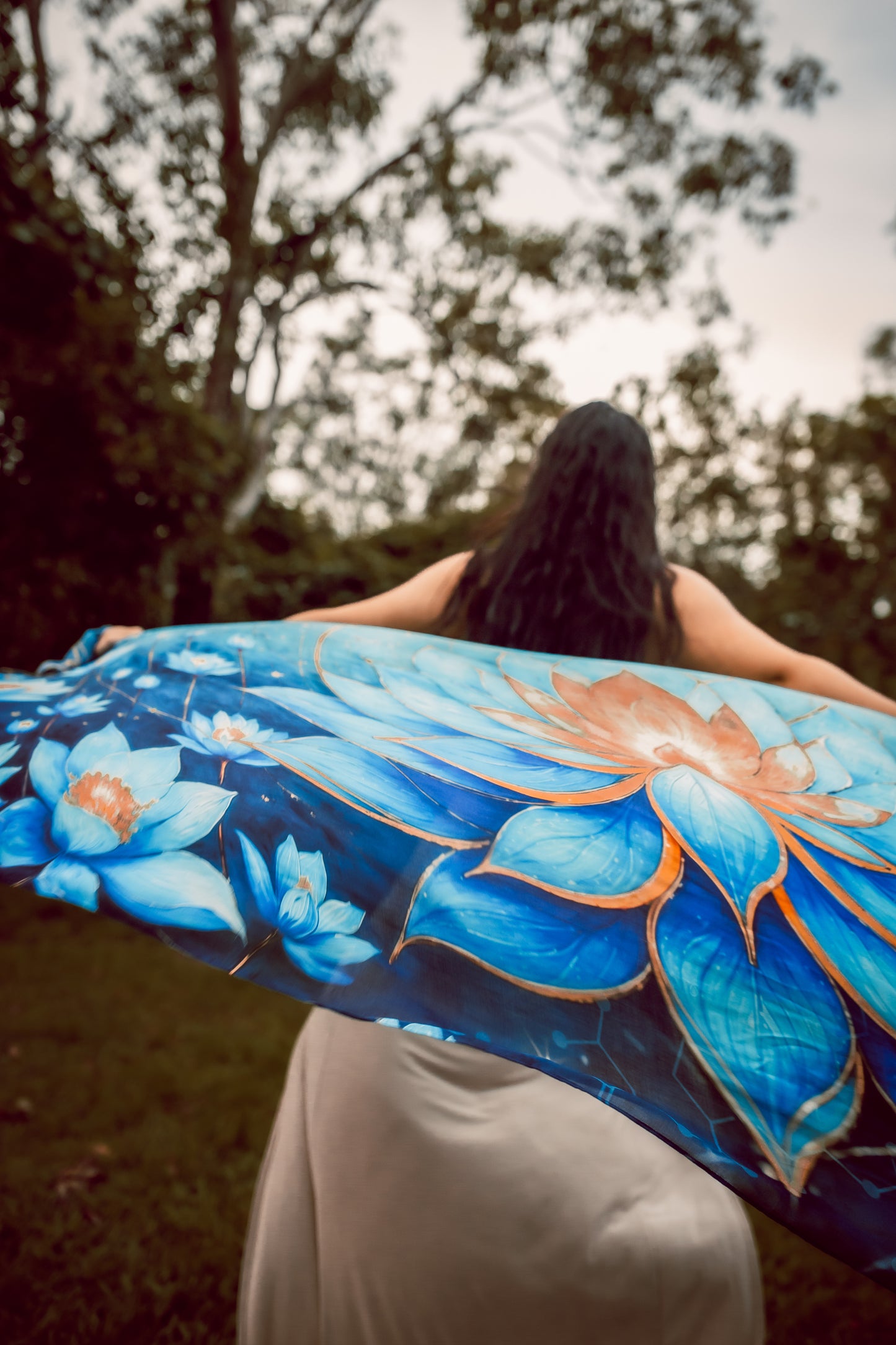 Blue Lotus Intuition Shawl – Inner Guidance & Spiritual Clarity