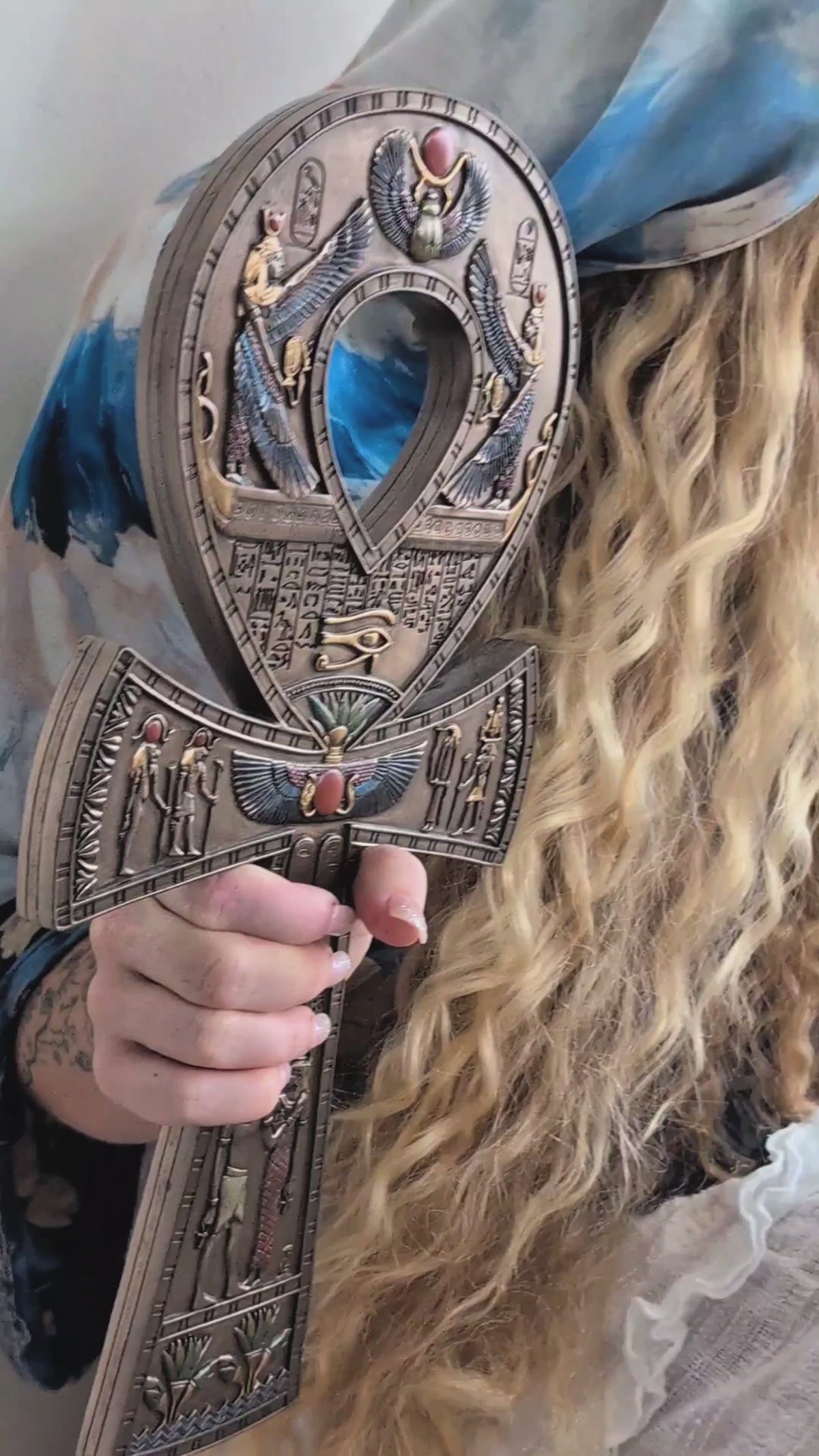 Load video: Original Molecule Shawls healing shawl and OMS Sacred Gold jewellery up close
